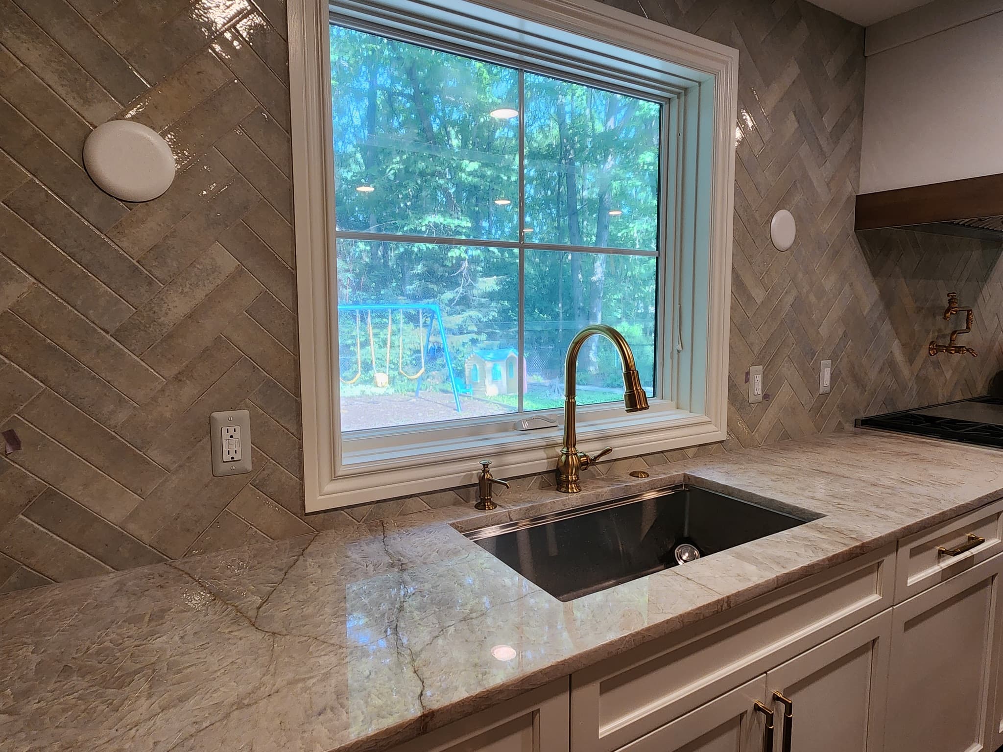 Herringbone tile kitchen backsplash